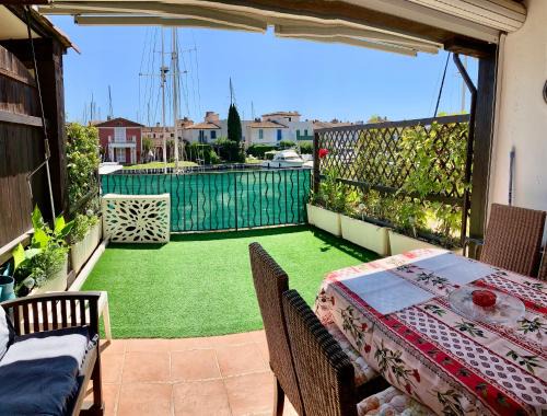 Port Grimaud Apartment | Appartement rue de l'amarrage à PORT GRIMAUD avec Terrasse vue canaux et garage