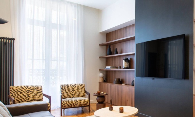 8th Arrondissement Apartment | Appartement Saint Honoré Champs Elysées