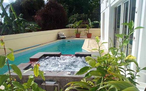 Bois de Nefles Apartment | Appartement spacieux à Bois des Nèfles, 70 m², piscine partagée