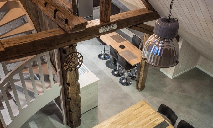 Givet Apartment | Appartement style industriel avec terrasse