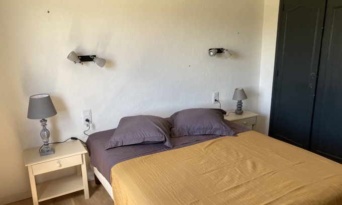 Valaurie Apartment | Appartement T2 au Dessus de L'auberge Du Laurier