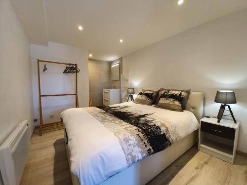 Bourgoin-Jallieu Apartment | Appartement T2 proche gare et centre Bourgoin