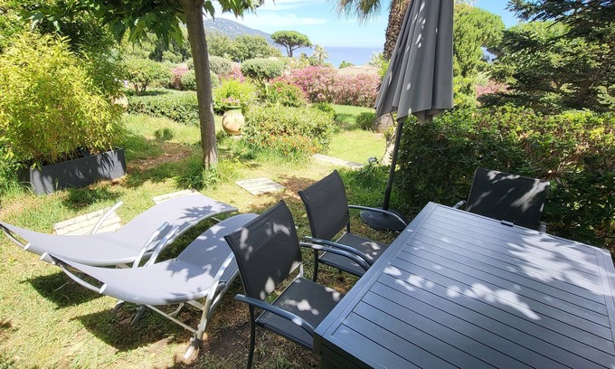 Le Lavandou Apartment | Appartement T3 Dans Mas Provençal à 100 m de la Plage/c