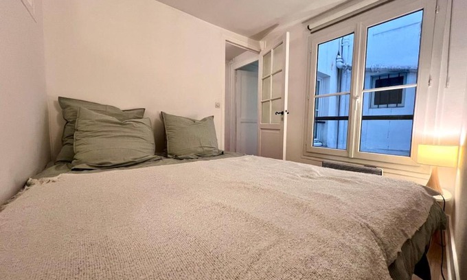 Saint-Gervais Apartment | Appartement Typique au Coeur du Marais