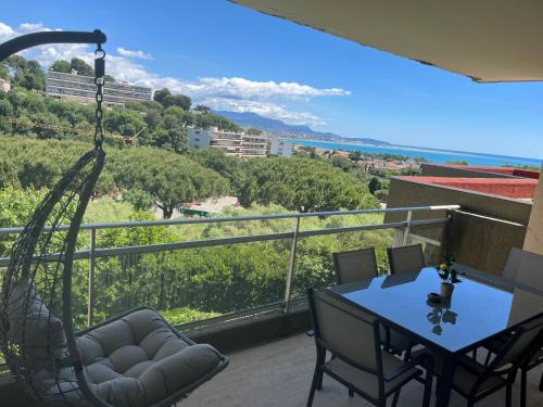 Bastide Giraud Apartment | Appartement vu mer et montagnes