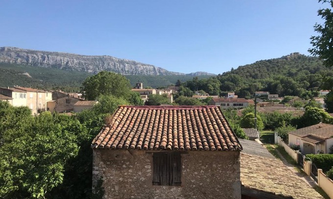 Nans-les-Pins Apartment | Appartement vue superbe ste Baume