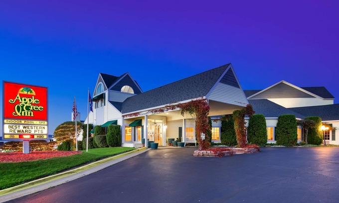 Petoskey Hotel | Apple Tree Inn, SureStay Collection by Best Western