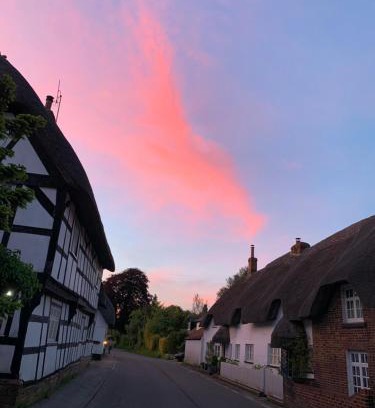 Manningford Bruce House | Applecott - 2 bedroom Thatched cottage close to Stonehenge