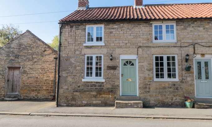 West Heslerton Cottage | APPLETREE COTTAGE, family friendly, with a garden in Thornton Dale