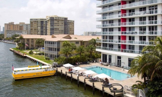Hallandale Beach Hotel | Apt 2 queen beds Incredible view Free Beach Service
