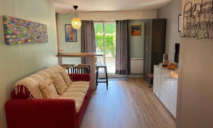 Vaux-sur-Mer Apartment | Apt, 4 pers, swimming pool, parking, 2 min walk from the beach