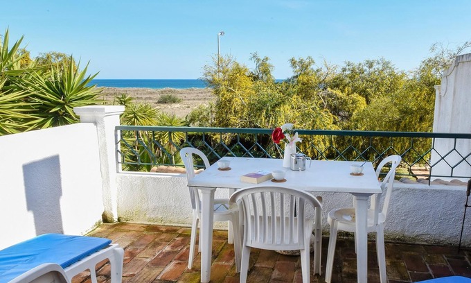 Meia Praia Apartment | Apt. Casa na Costa, duplex in Meia Praia, 2m walk to the beach
