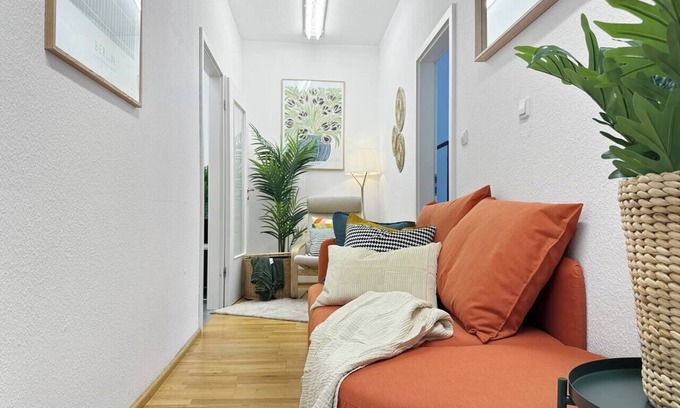 Rathaus Apartment | Apt for 9, walk to Schlossplatz