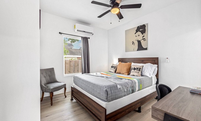 Northside House | Apt Near Downtown | Desk WiFi TVs | Games | Pets