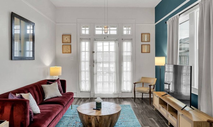 Uptown Historic District Apartment | Apt on Magazine St. - Walk to Shops & Restaurants