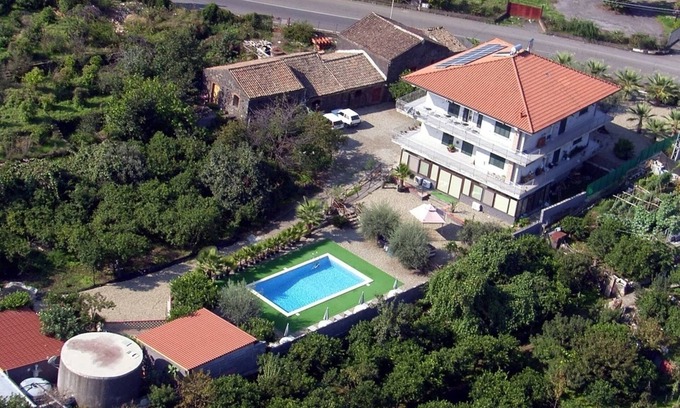 Santa Venerina Apartment | Apt Villa for families