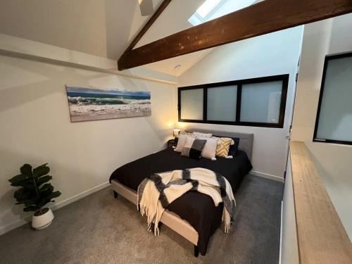 Devonport Apartment | Apt with Aircon & Loft Bedroom Great Location