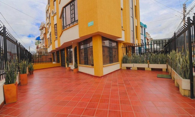 Sogamoso House | Apto duplex mandarina 2 niveles jardín y parqueo privado!