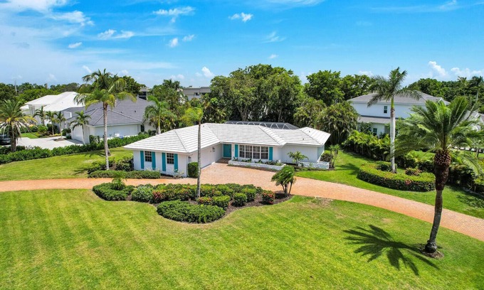 Park Shore House | Aqua Cottage- Newly renovated Park Shore home!