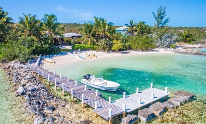 George Town House | Aqua Sound - Luxury Villa w/Private Pool, Beach and Dock