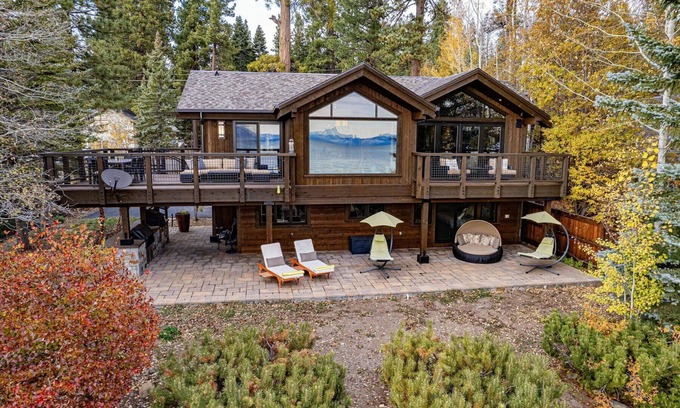 Lake Tahoe House | Aqua Vista Lakefront Estate by Tahoe Getaways - 6 BR in Carnelian Bay w Buoy, Pier & Game Room