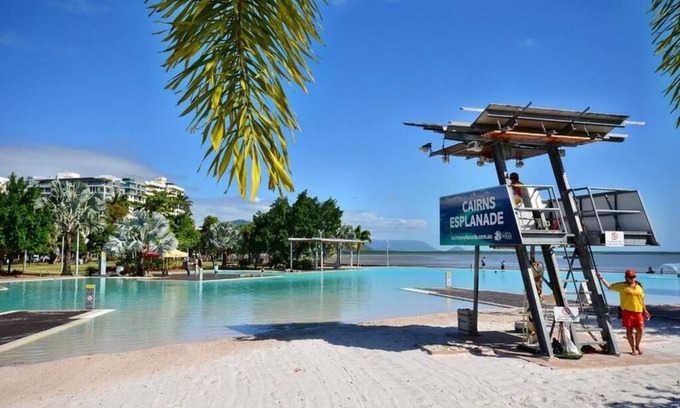 Cairns Central Business District Apartment | Aquarius Esplanade Retreat