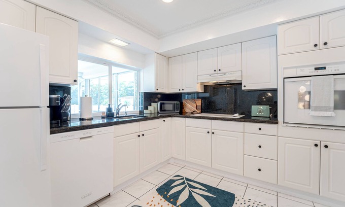 Hollywood Hills House | Arcade Pool Coffee Nook 3BD