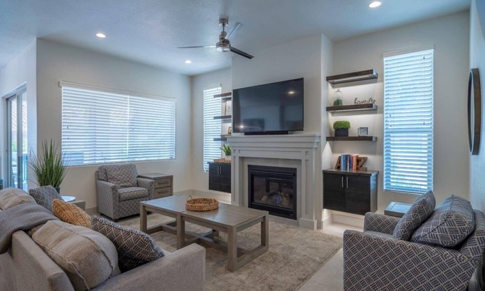 Santa Clara House | Arcadia 2 | Private Hot Tub * Poolside Location * Sleeps 20