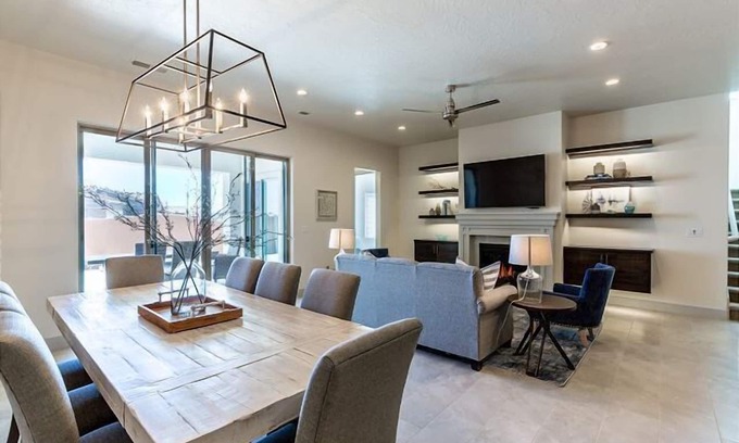 Santa Clara House | Arcadia 39 | Sleeps 20 * Red Rock Views * Ideal Family Accommodations