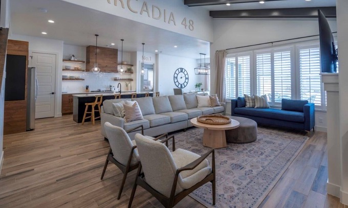 Santa Clara House | Arcadia 48 | Pinball * SLEEPS 25 * Ping Pong