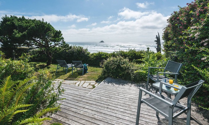 Arch Cape House | Arch Cape Escape by AvantStay | Sensational Clift Top Home w/Pacific Ocean Views