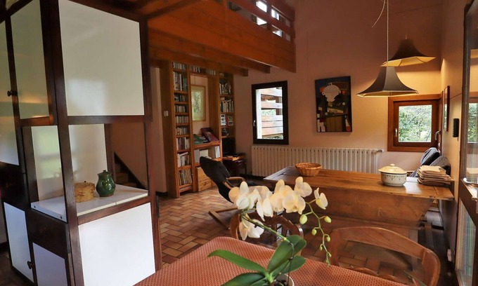 Beaufort Ski Chalet | Architect-Designed Chalet. Spacious 2BR. Sleeps 6. Peaceful with Garden and River. Proximity to Ski Bus