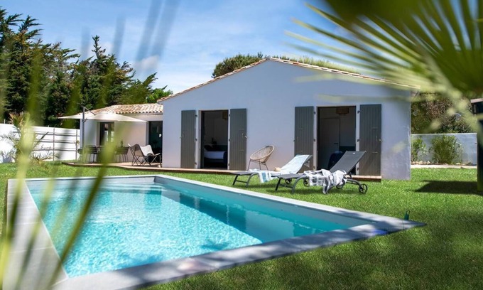 Sainte-Marie-de-Re House | Architect villa with heated pool by the Grenettes beach