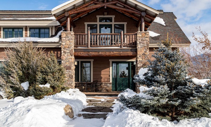 Alta House | Architectural Stunner w/ Mountain & Sound Views & Free WiFi- Snowbird-Friendly