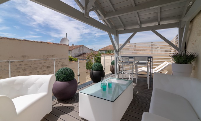 Ars-en-Re House | Architecturally remodelled and renovated village house