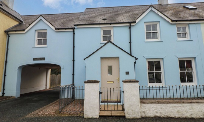St Davids Cottage | ARCHWAY HOUSE, pet friendly, with a garden in St Davids