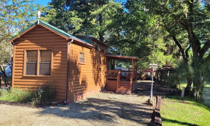 Lake Panasoffkee Cabin | Are a prefect weekend retreat or long term winter vacation home.