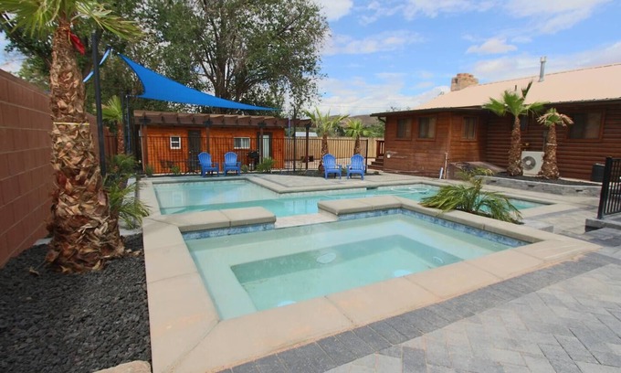 Hurricane House | Area 51 | Private Micro Pool-Resort | Pets OK