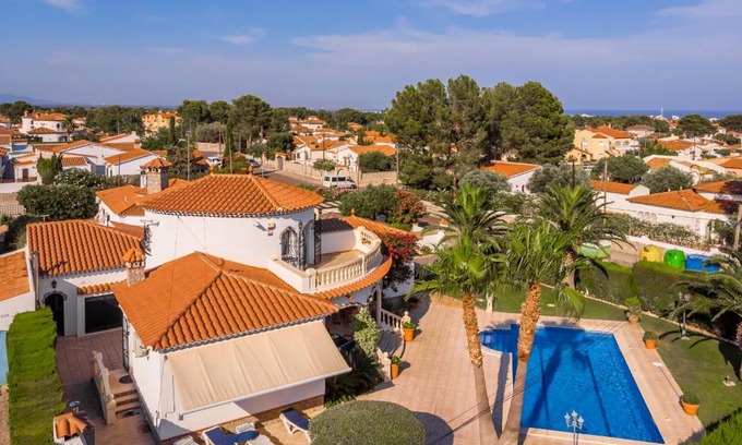 Miami Platja Villa | ARENDA Miami Playa Villa Lidia