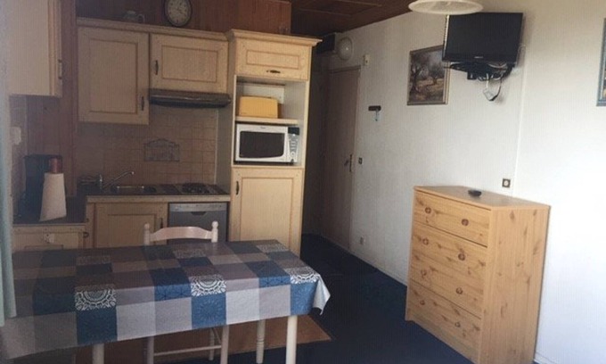 Arette Apartment | Arette: Large studio for 6 near slopes, parking, dishwasher