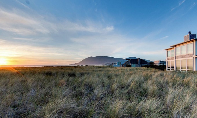 Manzanita House | Aria 2-MCA #1376-Oceanfront town house, small dogs welcome, private cabana