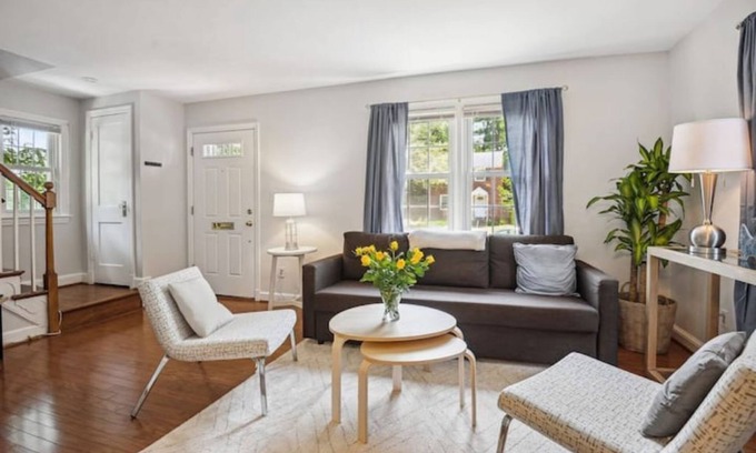 Arlington House | Arlington Colonial Retreat Home: 15-min to Washington DC