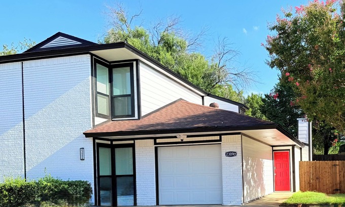 West Arlington House | Arlington Entertainment District Home Red Door