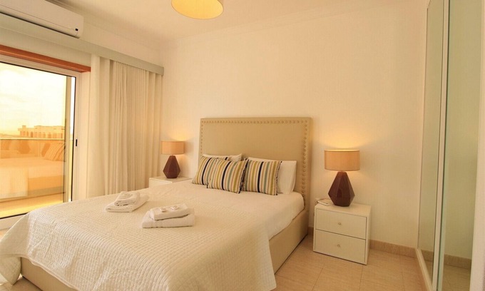 Alporchinhos Apartment | ARMAÇÃO DE PÊRA BRIGHTNESS 1 WITH POOL by HOMING