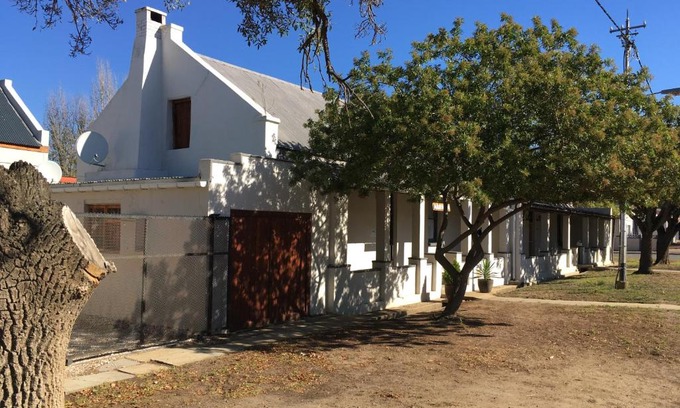 Robertson House | Arnheim Guest Cottage