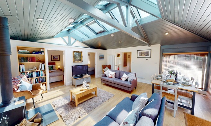 New Forest District Apartment | Arniss Lodge - Three Bedroom Apartment, Sleeps 6