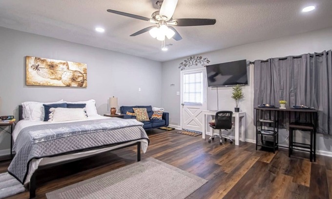 North Little Rock Apartment | Arrowhead B- Perfectly Equipped For Long Stays