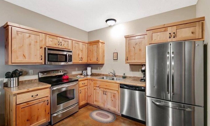 West Yellowstone Condo | Arrowhead Condos Unit 1