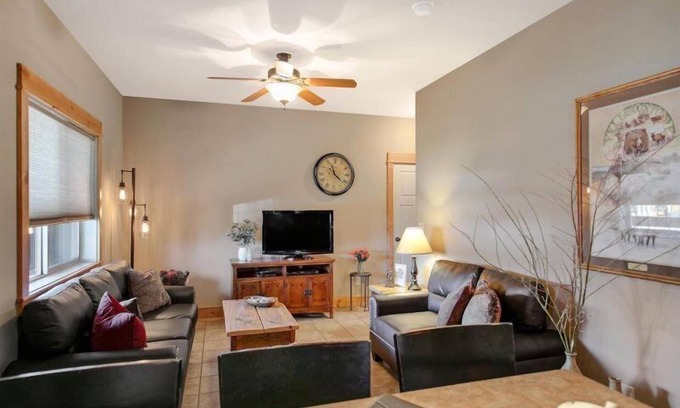 West Yellowstone Condo | Arrowhead Condos Unit 4