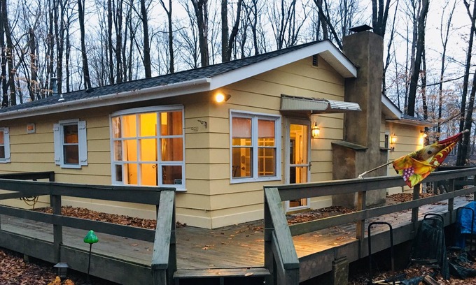 Pocono Lake Cottage | Arrowhead Lake Poconos Cottage, steps from beach & private great room suite